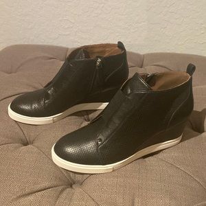 Linea Paolo Felicia wedge sneaker🌼